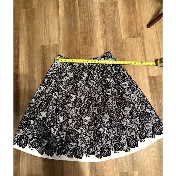 White House Black Market A- line Lace Print  Black White Flowy Skirt Women Sz 12 - Picture 6 of 9
